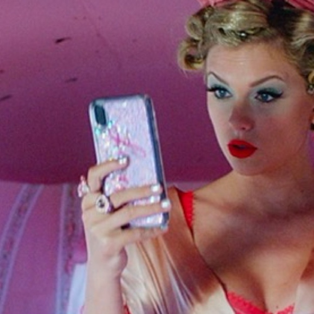 OFFICIAL TAYLOR SWIFT LOVER PHONE CASE!